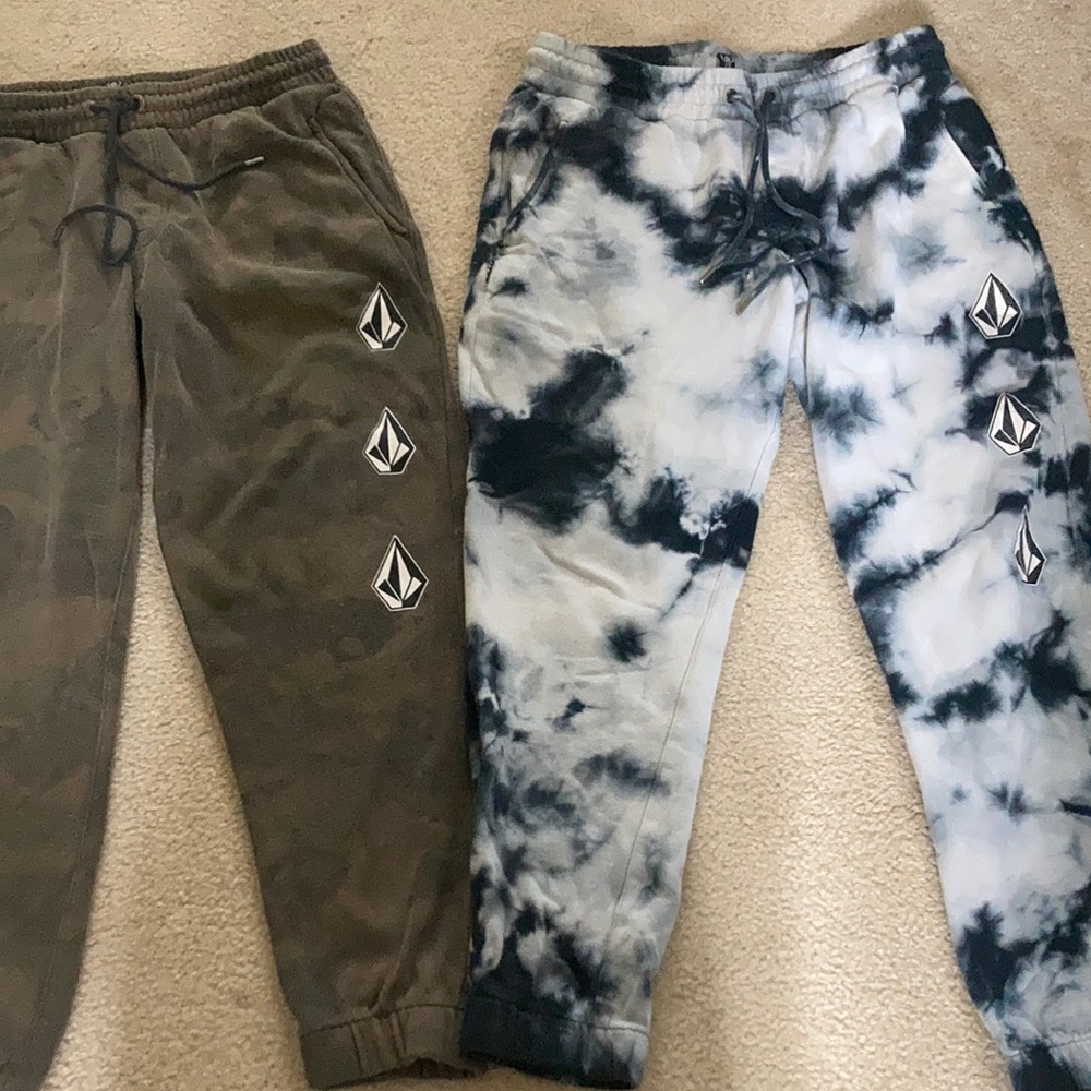 Volcom sweatpants tie dye and camo 2 pairs medium true to this
